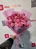 Фото флориста 5: Букет на 14 Февраля из 7 розовых кустовых пионовидных роз в розовой упаковке