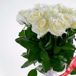 Маленькое фото 2: Акция! Букет из 19 белых роз «Первое свидание»