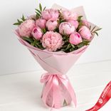 Маленькое фото 1: Букет из 13 розовых пионов в розовой упаковке