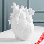 Маленькое фото 1: Ваза для цветов «Сердце», белое, 3 х 9 х 20 см