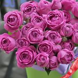 Маленькое фото 3: Букет из 11 розовых пионовидных роз в салатовой коробке
