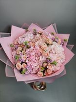 Фото флориста 5: Акция! Букет из гортензий, роз, маттиол «Я тебя очень люблю»