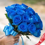 Маленькое фото 2: Букет из 19 синих роз с лентой, 50 см, Россия
