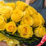 Маленькое фото 3: Букет из 15 желтых роз «Инесса»