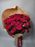 Фото флориста 1: Букет из 15 кустовых пионовидных красных роз