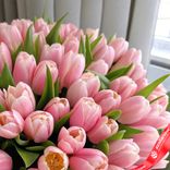 Маленькое фото 3: Букет из 55 розовых тюльпанов, Россия