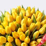 Маленькое фото 2: Букет из 60 желтых тюльпанов, Россия