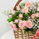 Маленькое фото 5: Букет из светло-розовых роз в корзине «Принцесса роз»