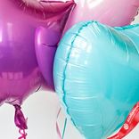 Маленькое фото 3: Композиция из 3 шаров с гелием, 1 фиолетовая звезда и 2 сердца