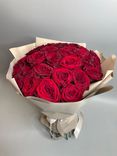 Фото флориста 6: Букет из 35 красных роз в крафте