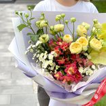 Маленькое фото 2: Букет из роз, альстромерий, хризантем, антуриума «Любовь Лорен»