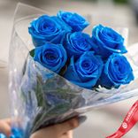 Маленькое фото 2: Букет из 7 синих роз в пленке, 50 см, Россия