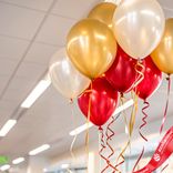 Маленькое фото 2: Композиция из 8 шаров с гелием «Праздник в офисе», вар. 3
