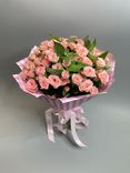 Фото флориста 2: Акция! Букет из розовых роз и малины «Мечты сбываются»