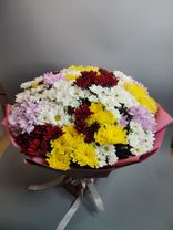 Фото флориста 2: Букет из 25 кустовых хризантем микс в розовой бумаге
