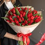 Маленькое фото 1: Букет из 55 красных тюльпанов