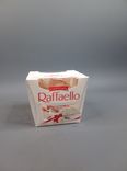 Фото флориста 3: Конфеты в коробке «Raffaello (Рафаэлло)», с цельным миндальным орехом, в кокосовой обсыпке, 150 г