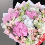 Маленькое фото 2: Акция! Букет из гортензий, роз, лизиантусов и хлопка «Лучшая из лучших»