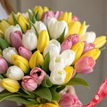 Маленькое фото 3: Букет из 51 нежного тюльпана