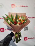Фото флориста 1: Букет из 35 тюльпанов микс в розовой бумаге