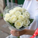 Маленькое фото 1: Букет из 11 белых роз «Мондиаль» в пленке, 50см, Эквадор