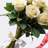 Маленькое фото 3: Букет из 7 белых роз с лентой, 60 см, Россия