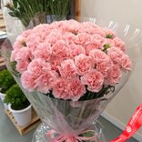 Маленькое фото 1: Букет из 51 розовой гвоздики в пленке