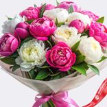 Маленькое фото 2: Букет из 20 ярко-розовых и белых пионов микс в пленке