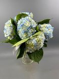 Фото флориста 6: Букет из 5 голубых гортензий