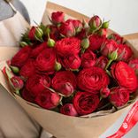 Маленькое фото 2: Букет из 15 кустовых пионовидных красных роз