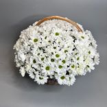 Фото флориста 1: Букет из 39 хризантем в корзине