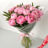 Маленькое фото 1: Букет из 30 ярко-розовых пионов в пленке