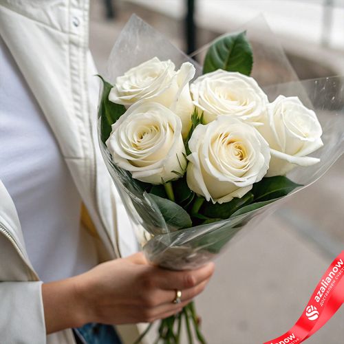 Букет из 5 белых роз «Мондиаль» в пленке, 50см, Эквадор