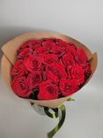 Фото флориста 4: Акция! Букет из 25 красных роз в крафте