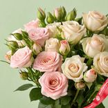 Маленькое фото 2: Букет из 10 кремовых и 9 розовых роз «Цветы для подруги»