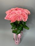 Фото флориста 1: 15 розовых роз 60 см, Россия