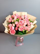 Фото флориста 4: Букет из 17 кустовых пионовидных роз