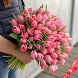 Маленькое фото 1: Букет из 50 розовых тюльпанов, Россия