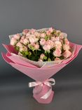 Фото флориста 1: Букет из 11 розовых кустовых пионовидных роз