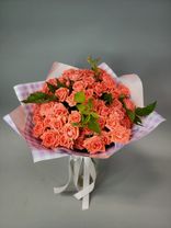 Фото флориста 6: Акция! Букет из розовых роз и малины «Мечты сбываются»