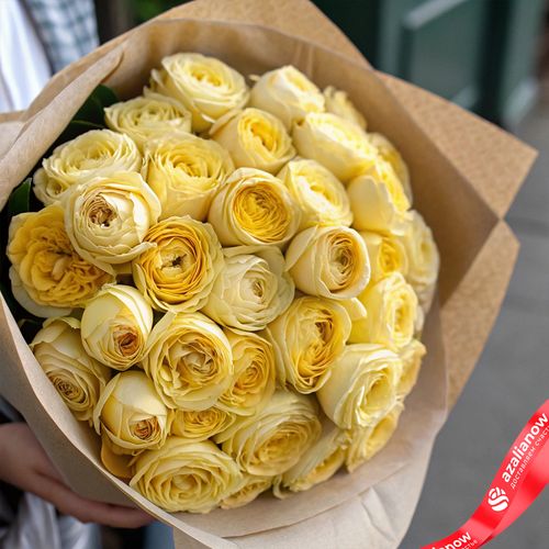Букет из 35 желтых пионовидных роз в крафте