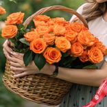 Маленькое фото 2: Букет из 39 оранжевых роз в корзине, 50 см, Россия