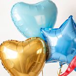 Маленькое фото 2: Композиция из 3 шаров с гелием, 1 синяя звезда и 2 сердца