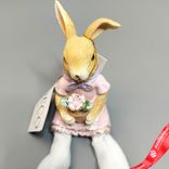 Маленькое фото 3: Сувенир «Кролик/Крольчиха» (полирезин), Н8,5х5,5х4,5см, цвет в асс.