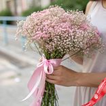 Маленькое фото 1: Букет из 5 розовых гипсофил с розовой лентой