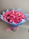 Фото флориста 4: Букет из 21 кустовой пионовидной розовой розы