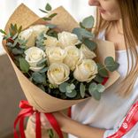 Маленькое фото 1: Букет из 9 белых роз в крафте