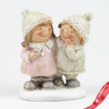 Маленькое фото 1: Сувенир Мальчик и девочка (полирезин), Н11,5х9,8х6см, зеленый/розовый