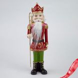 Маленькое фото 2: Сувенир Щелкунчик (полирезин), H22х6,5х5,5см, в асс., красный/зеленый