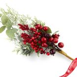 Маленькое фото 2: Ветка еловая с ягодами и эвкалиптом, 51см, зеленый/красный
